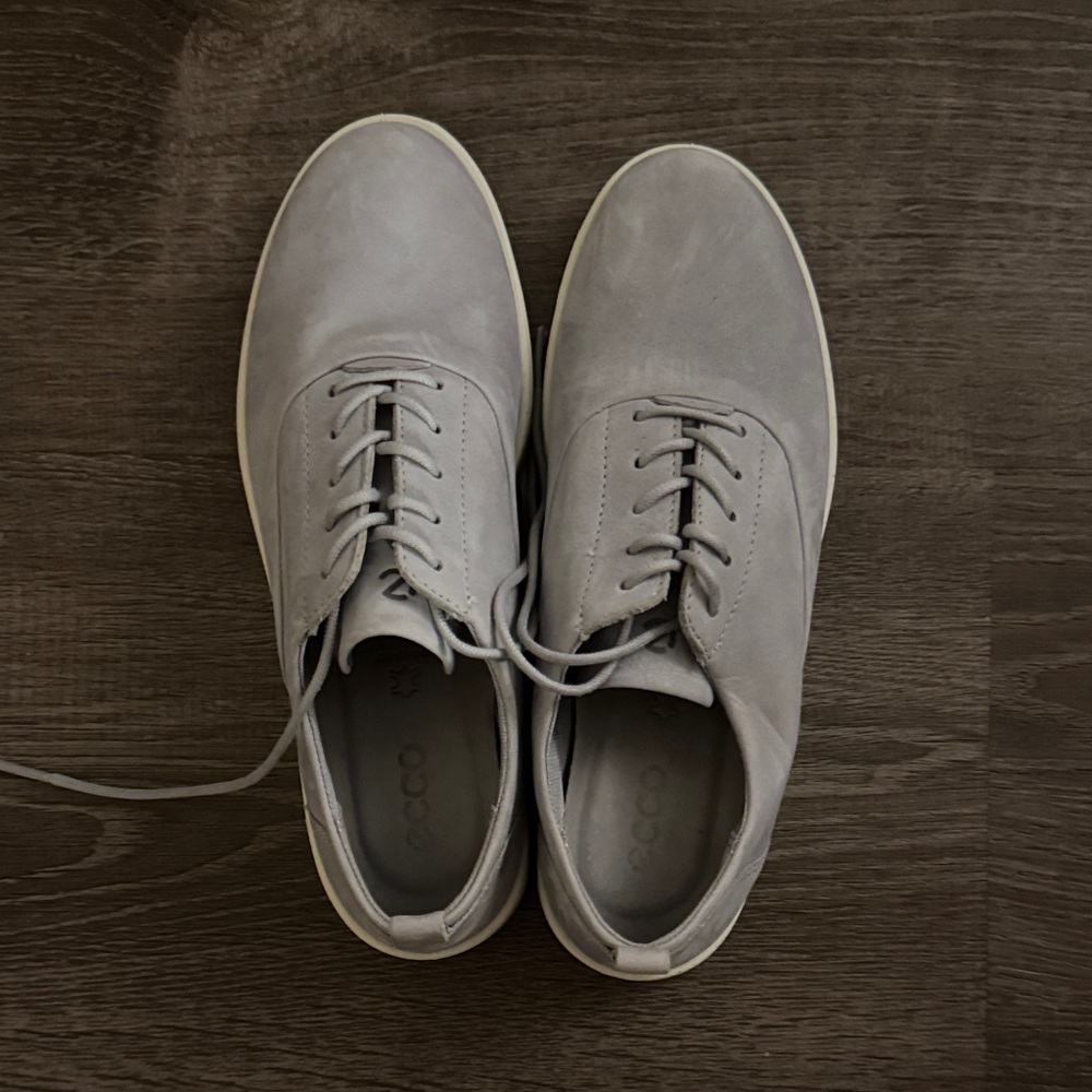 Ecco Women’s Light Gray Oxfords